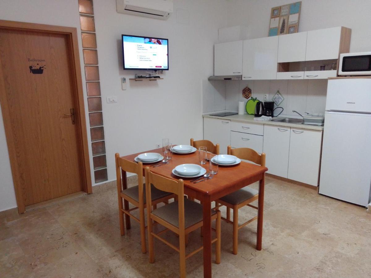 Apartman Sendi Pola Esterno foto